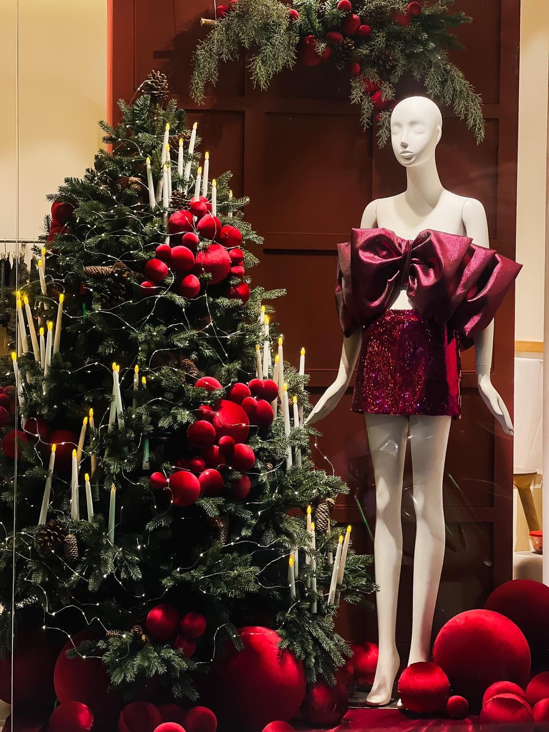 Red Velvet Christmas Tree for LÉGER