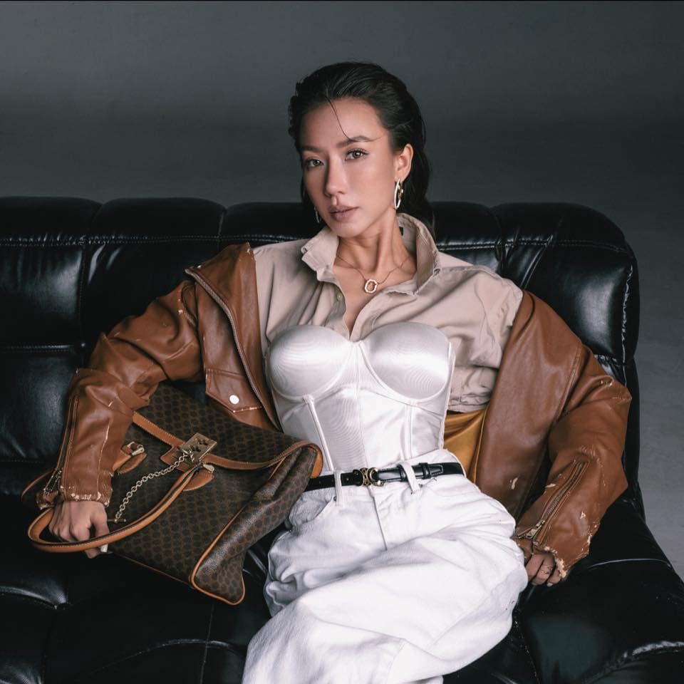 Saint 6 Studio portrait