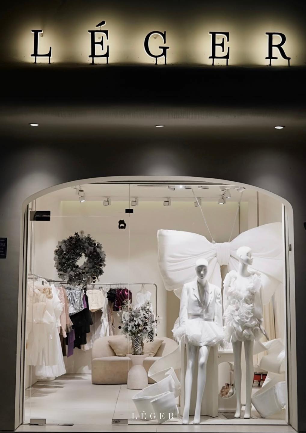 𝐅𝐨𝐫 𝐋𝐞́𝐠𝐞𝐫 𝐬𝐭𝐨𝐫𝐞 - 𝐖𝐡𝐢𝐭𝐞 𝐂𝐡𝐫𝐢𝐬𝐭𝐦𝐚𝐬 