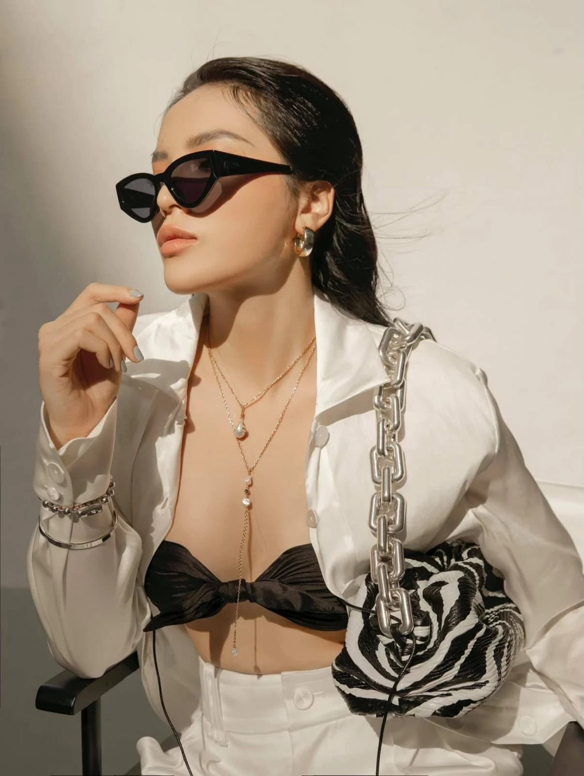 HOA HẬU KỲ DUYÊN – STREET STYLE — styling by Trần Hoài Trang · 5