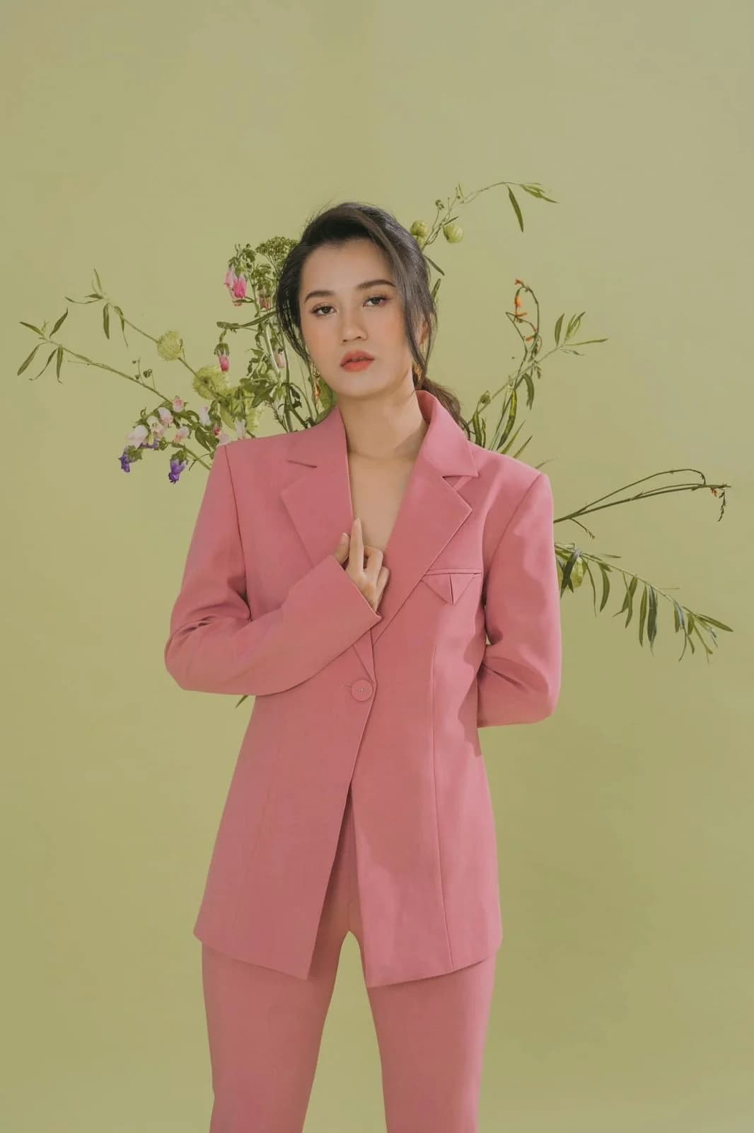 LÂM VỸ DẠ — styling bởi Trần Hoài Trang · 1