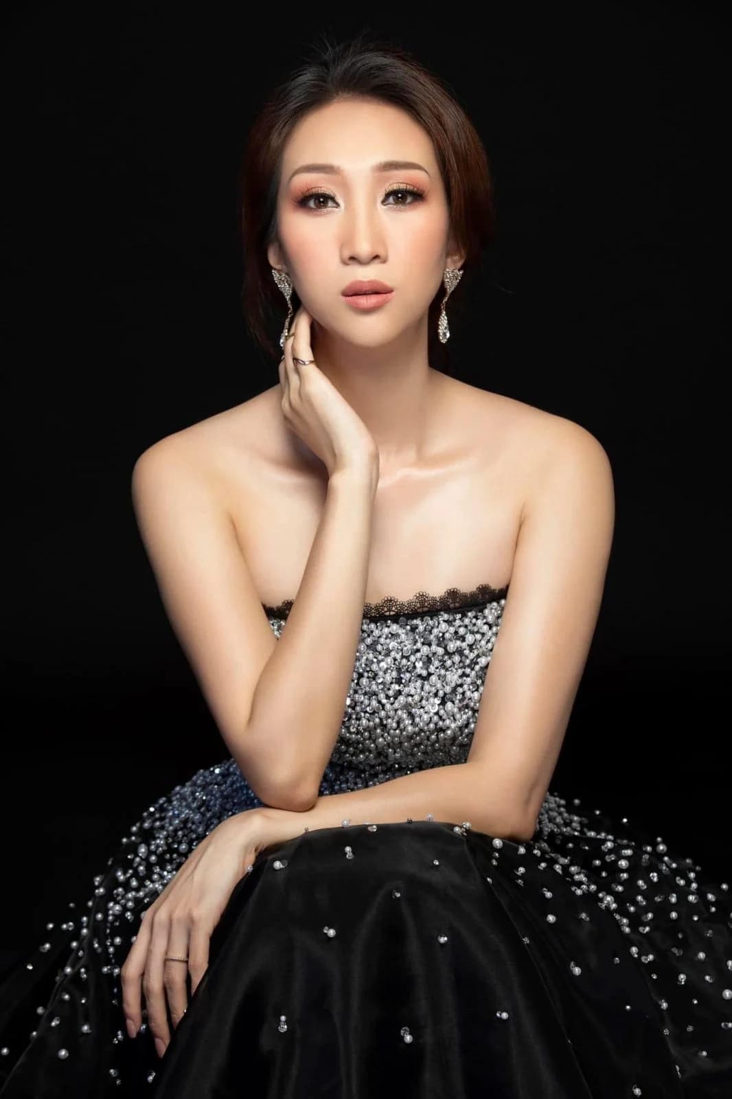 LỀU PHƯƠNG ANH — styling by Trần Hoài Trang · 6