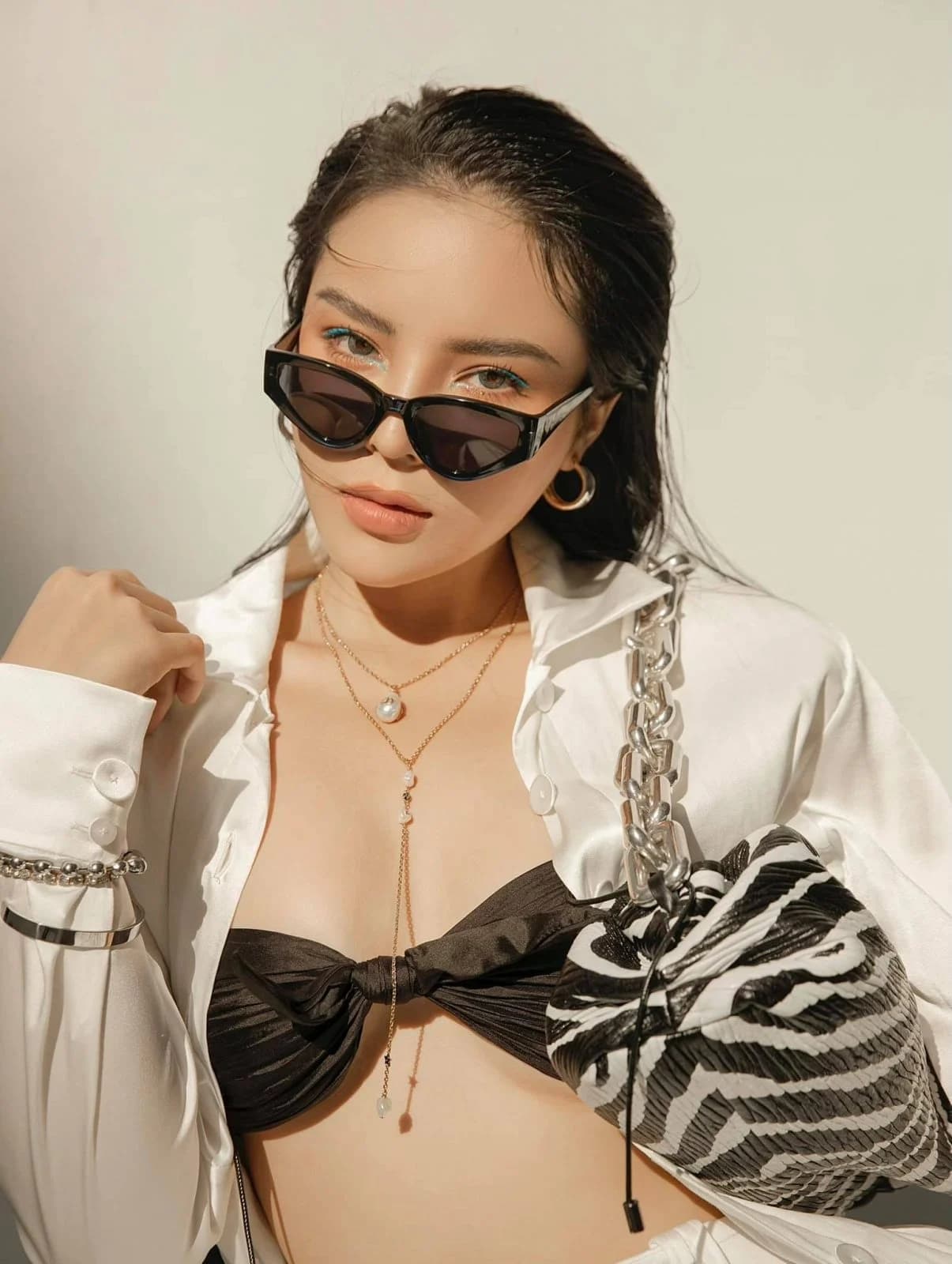 HOA HẬU KỲ DUYÊN – STREET STYLE — styling by Trần Hoài Trang · 4