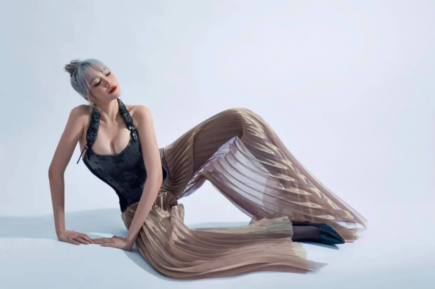 ELLY TRẦN — styling by Trần Hoài Trang · 2