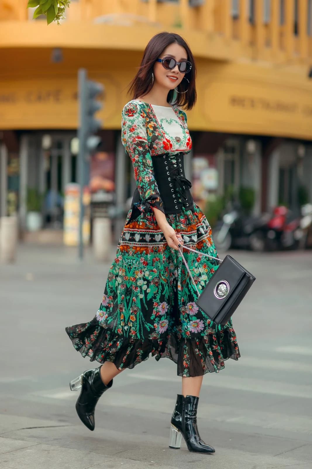 MC Quynh Chi x Mai Tien Dung Streetstyle — styling bởi Trần Hoài Trang · 2