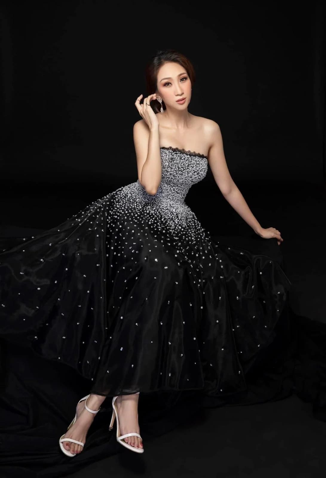 LỀU PHƯƠNG ANH — styling bởi Trần Hoài Trang · 1
