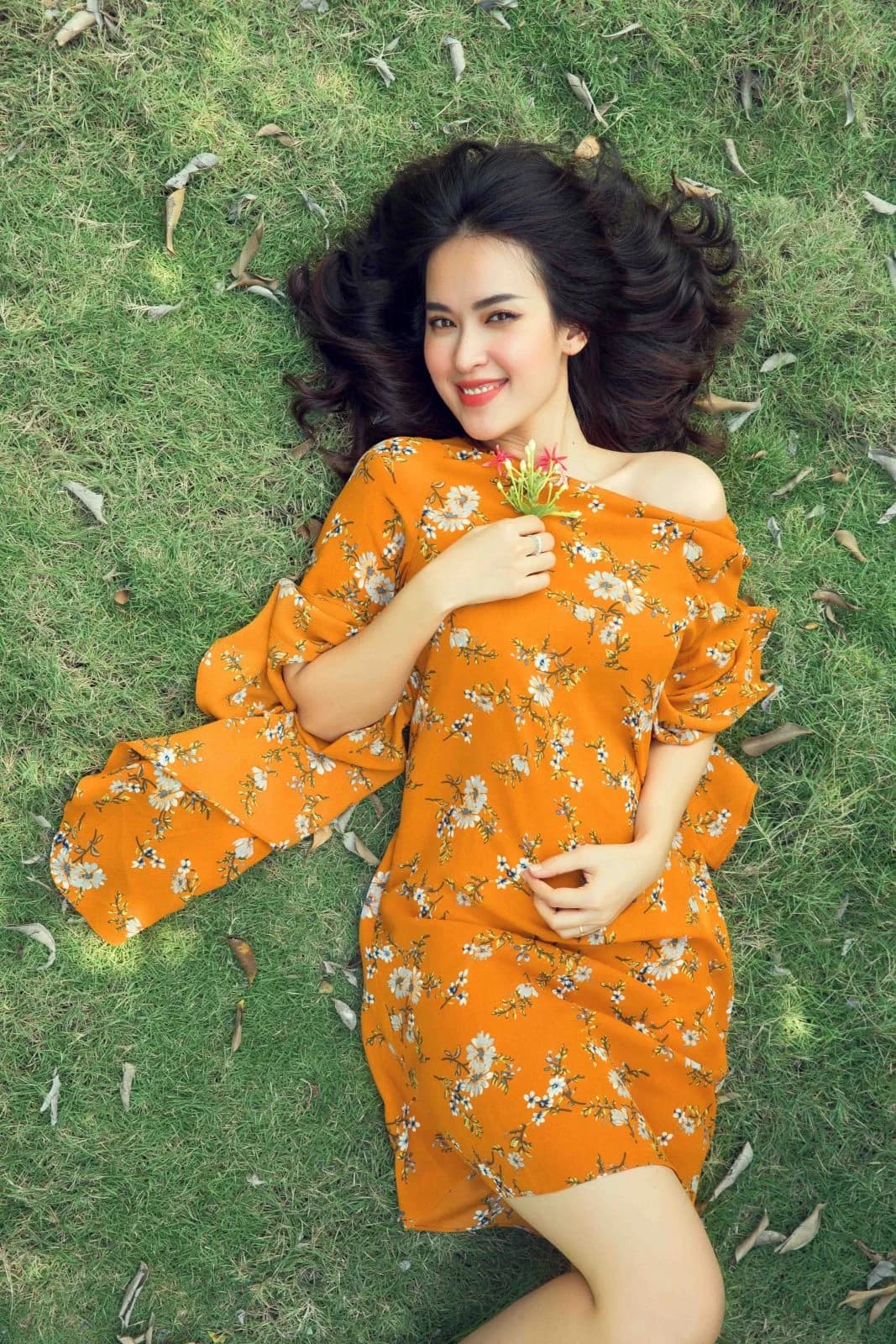 Poster film “Doi cho ta bao lan doi muoi” — styling by Trần Hoài Trang · 6