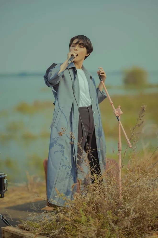 MV TÌM HÀNH TINH KHÁC – VŨ CÁT TƯỜNG — styling by Trần Hoài Trang · 3