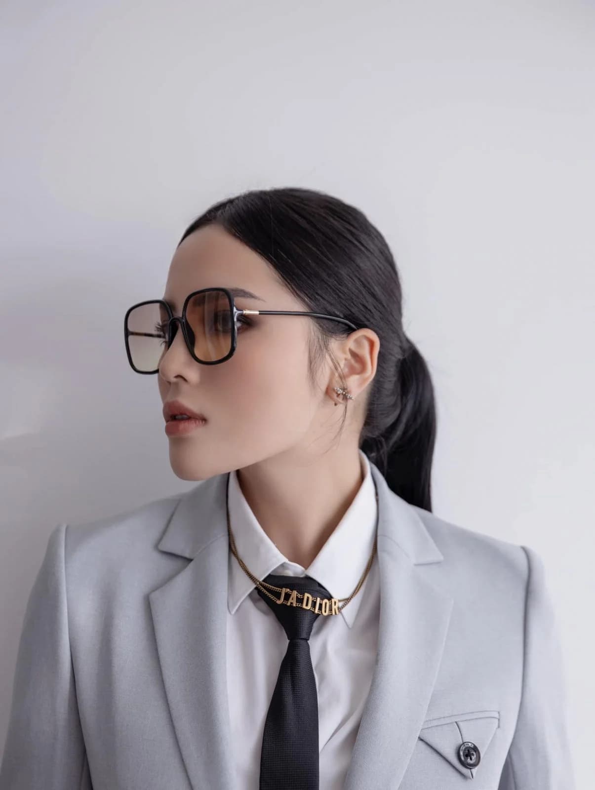 HOA HẬU KỲ DUYÊN – SUIT UP — styling bởi Trần Hoài Trang · 3