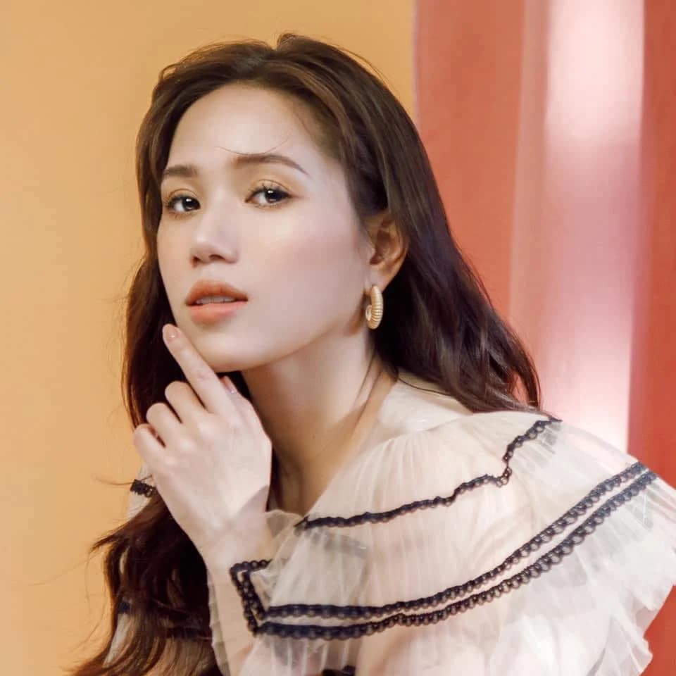 Ca sĩ Thuỳ Chi — styling by Trần Hoài Trang · 2
