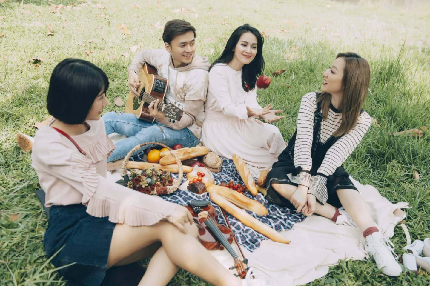 Tú Vi – Văn Anh – Băng Di – Quỳnh Anh Shyn — styling by Trần Hoài Trang · 4
