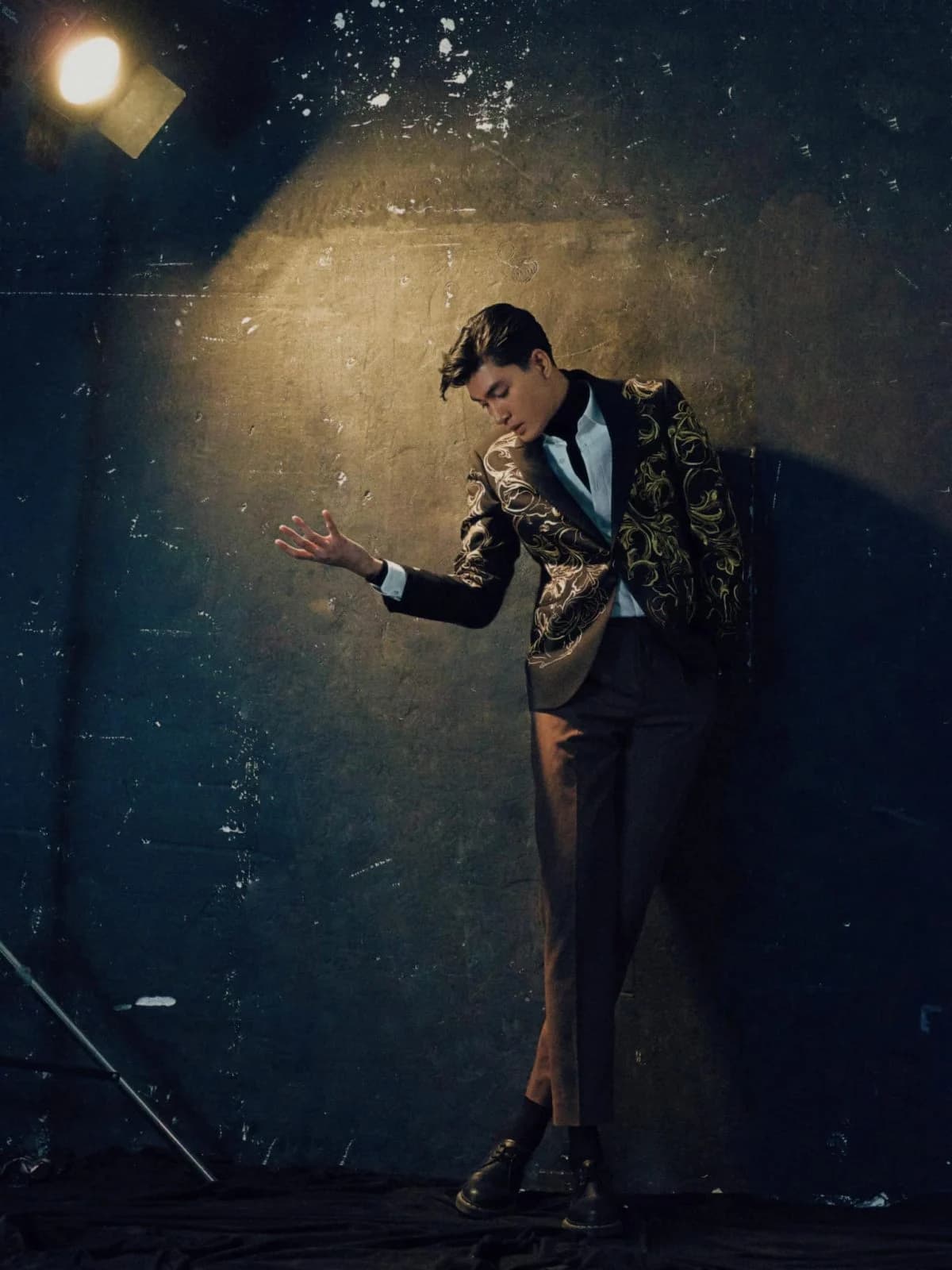 QUANG DAI in VERSACE — styling bởi Trần Hoài Trang · 1